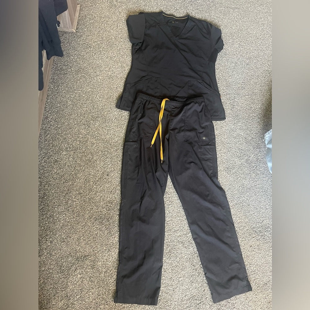 Carhartt scrubs, black, medium